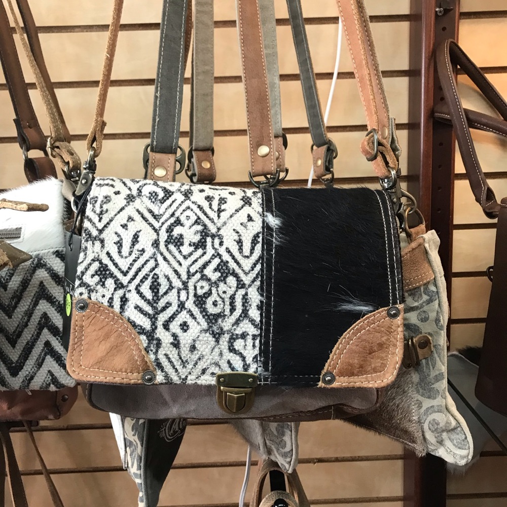 Myra flap messenger bag hairon (S-1214) - Picture 4 of 8